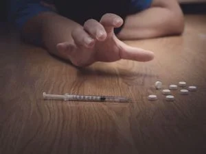 دسترسی به مواد مخدر