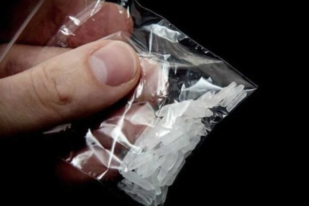 شیشه یا کریستال چیست، آثار و بهترین روش ترک آن