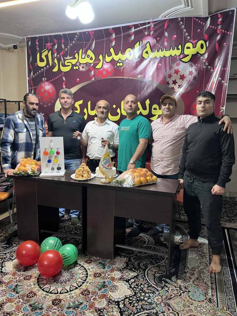 جشن-تولد-جمعی-از-بهبود-یافتگان-کمپ-ترک-اعتیاد-ازگل