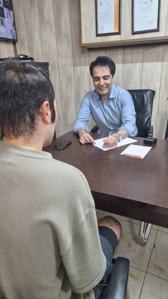 ویزیت-بیماران-توسط-پزشک-روانشناس-کمپ-ترک-اعتیاد